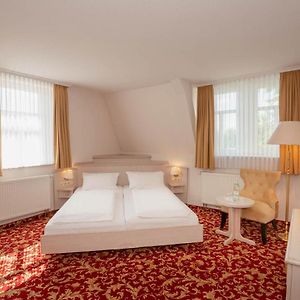 Zimmer mit Kingsize-Bett